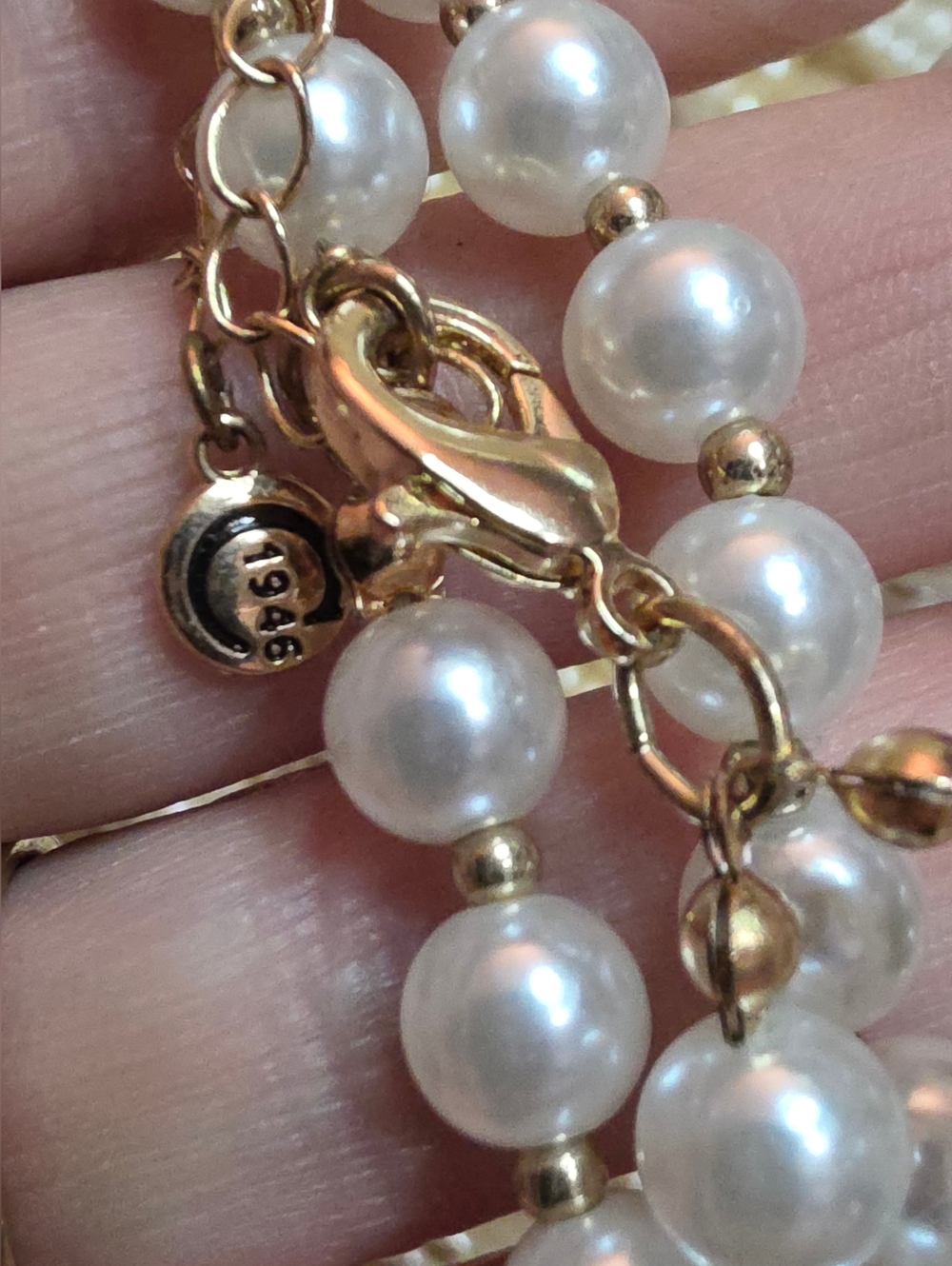 26 PAIRS OF FAUX PEARLS EXCELLENT CONDITION KEEP OR RESELL - Picture 3 of 6